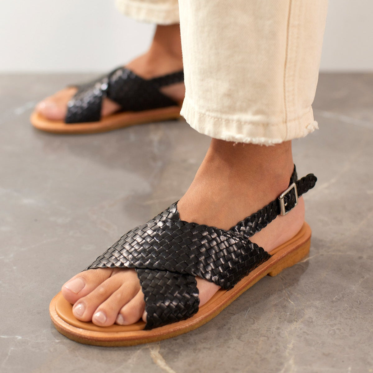 Angulus Håndflettet krydssandal 5637-105, Black