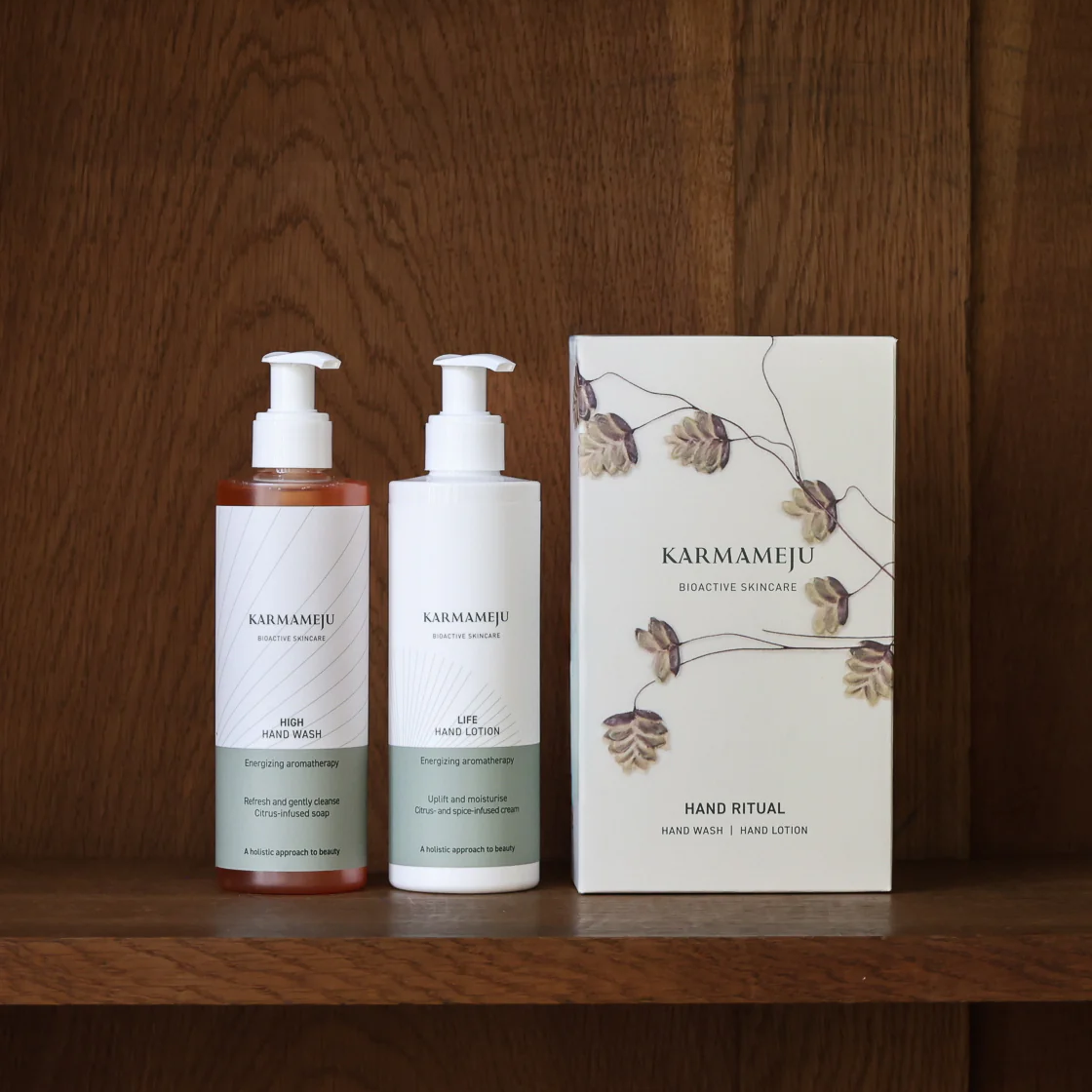 Karmameju Gaveæske Hand Ritual