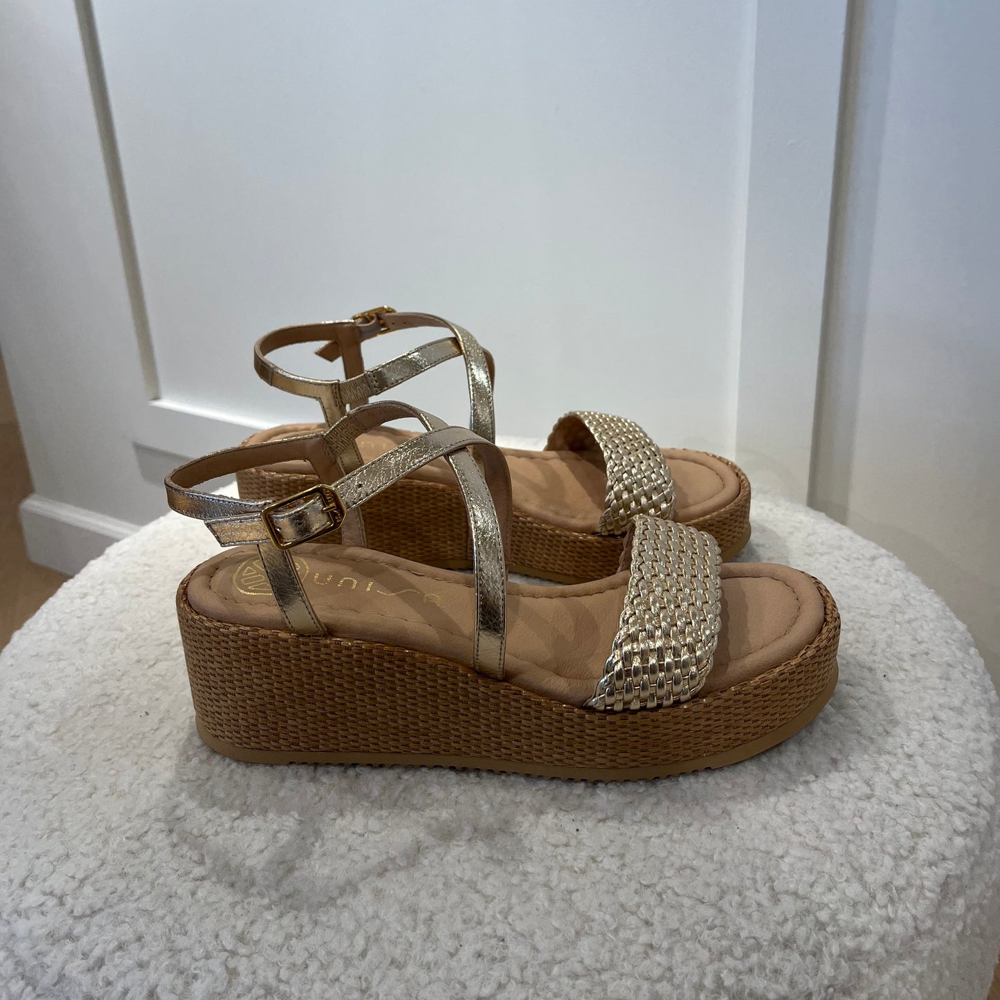 Unisa Kalion Sandal, Platino