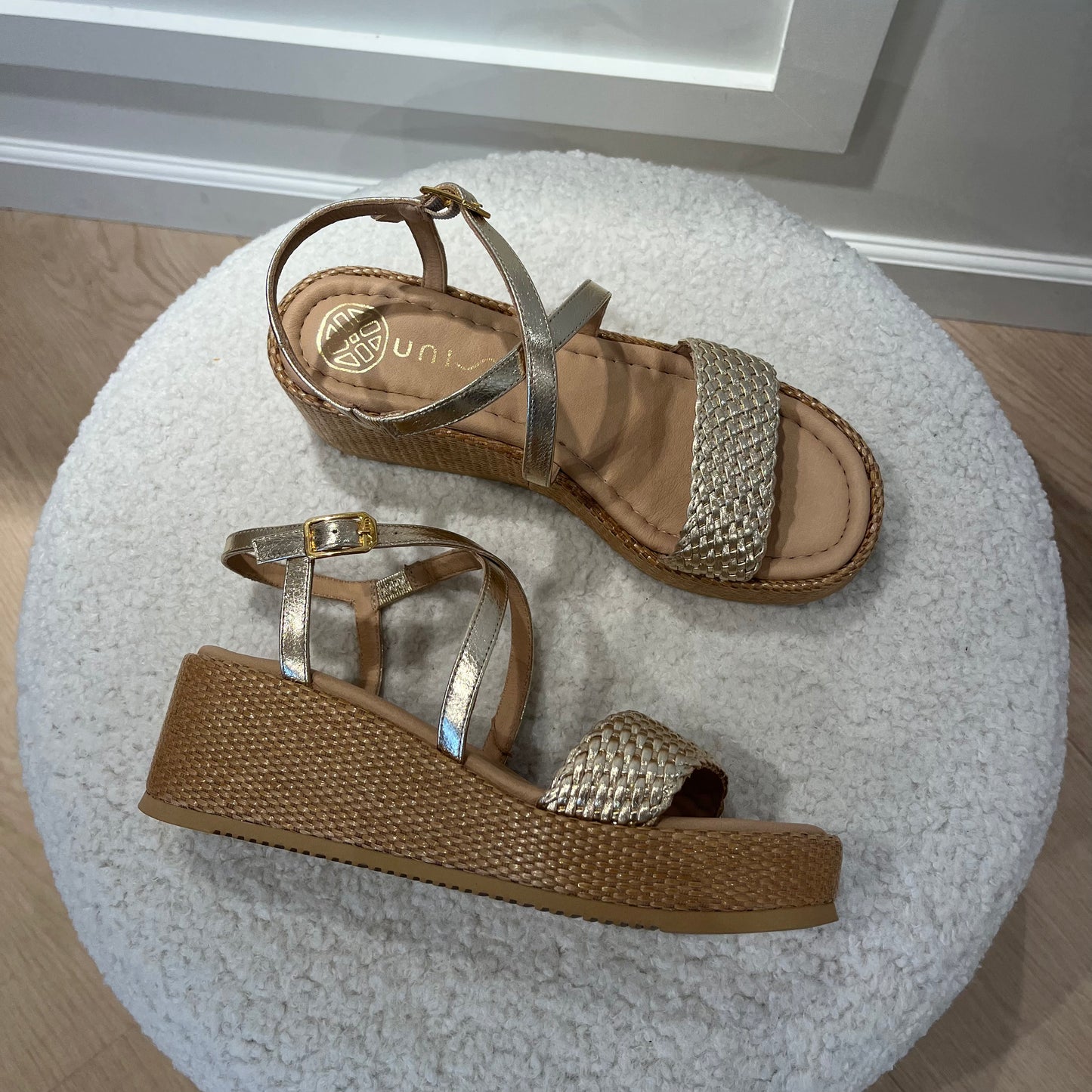 Unisa Kalion Sandal, Platino