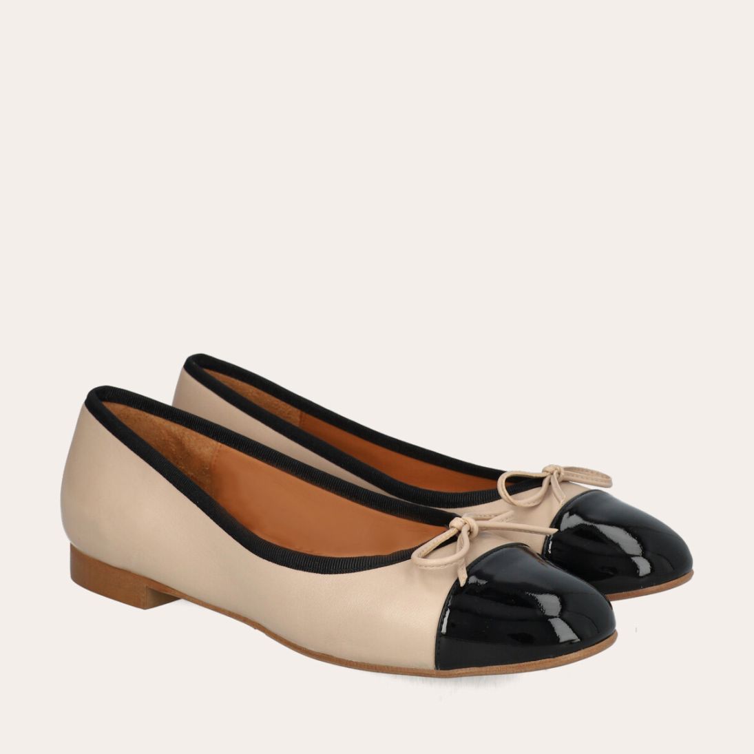 Billi Bi A1901 Håndlavet beige ballerina i glat læder