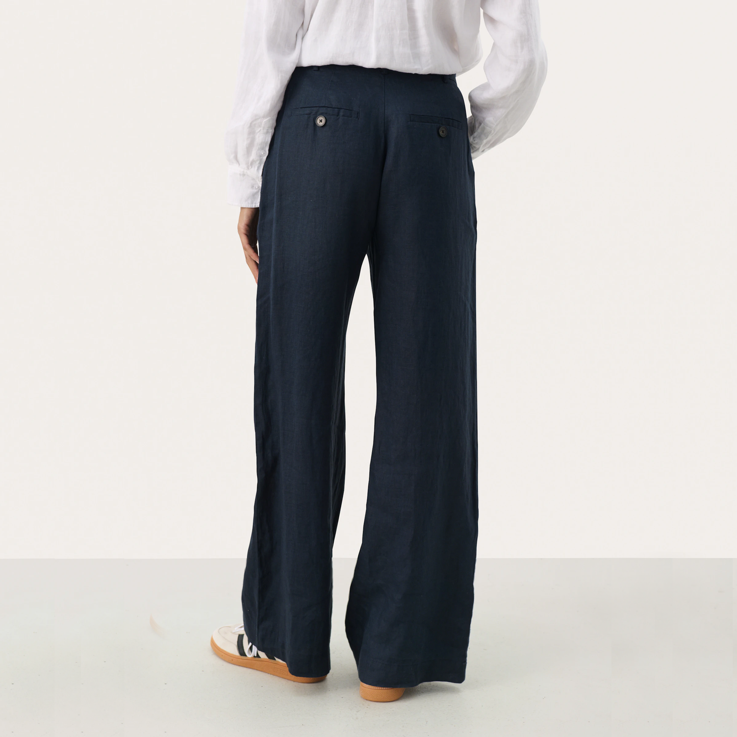 Part Two Ninnes bukser, After midnight