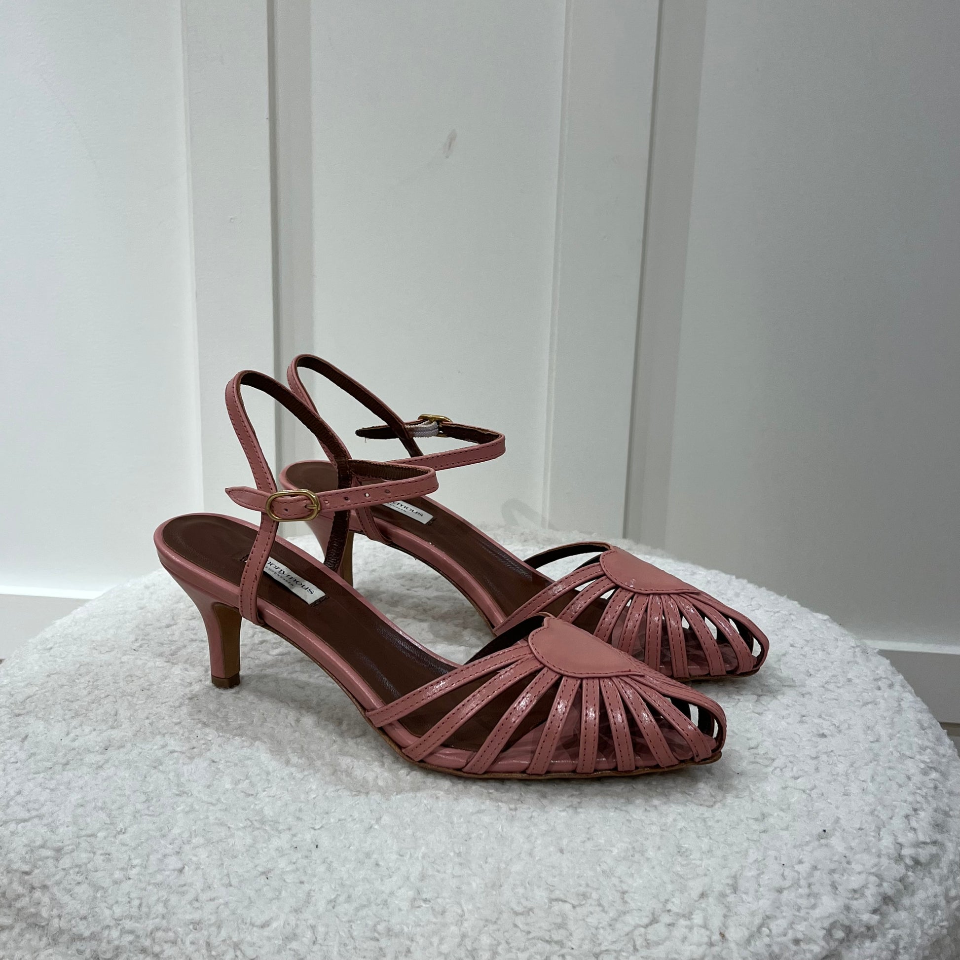 Anonymous Keesha 55 Crinkled goat, Misty Coral